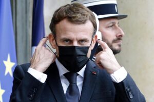 Parte la gara delle restrizioni Covid. Decisioni e deliri nazione per nazione