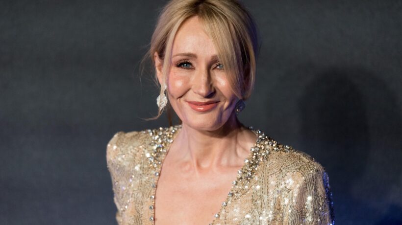 Persecuzione trans contro la Rowling. Il suo indirizzo regalato agli odiatori