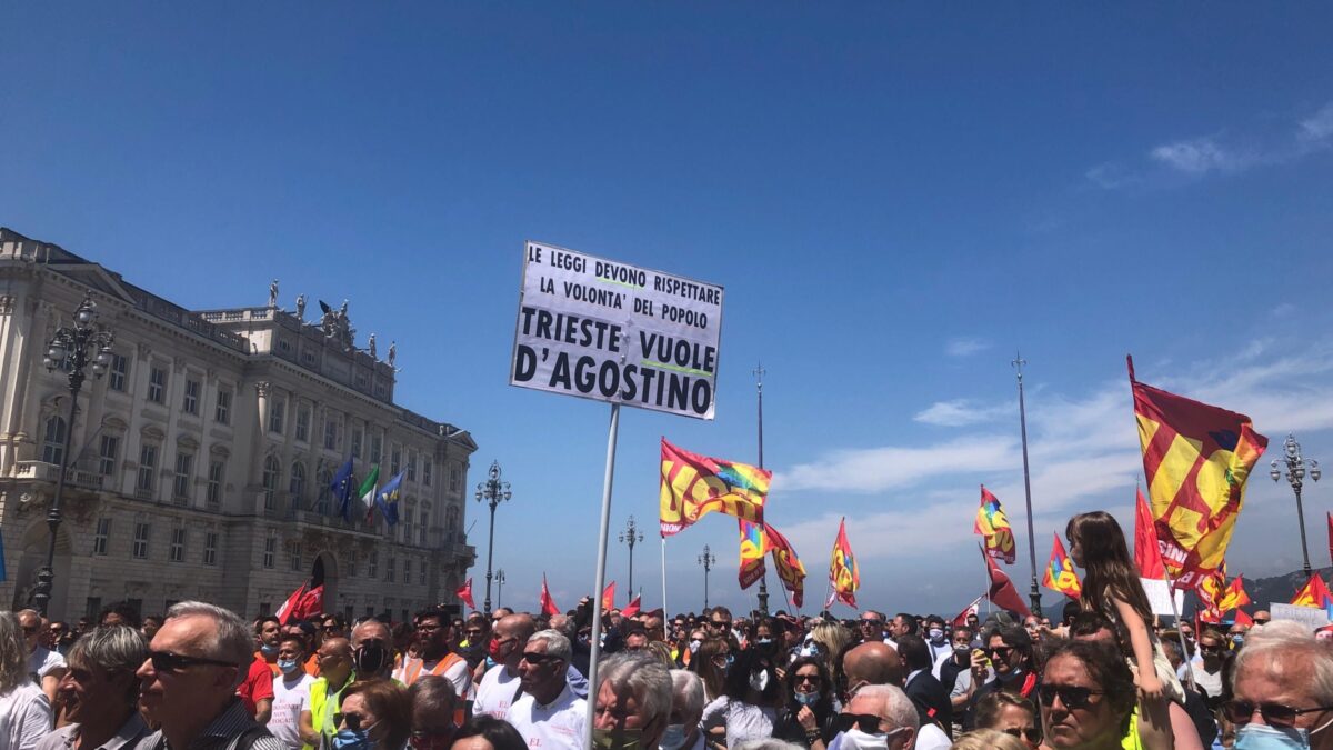 Trieste vieta i cortei. «È ora di comprimere il diritto di protesta»