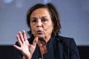 La Lamorgese resterà al Viminale ma Draghi è pronto a commissariarla