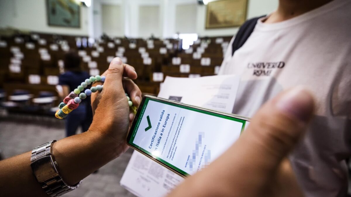 Certificato e immunità non collimano ma ai talebani del pass non interessa