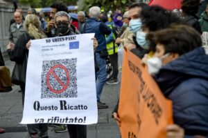 Pericolosi golpisti o vigliacchi? Il pensiero unico sbanda sui no pass