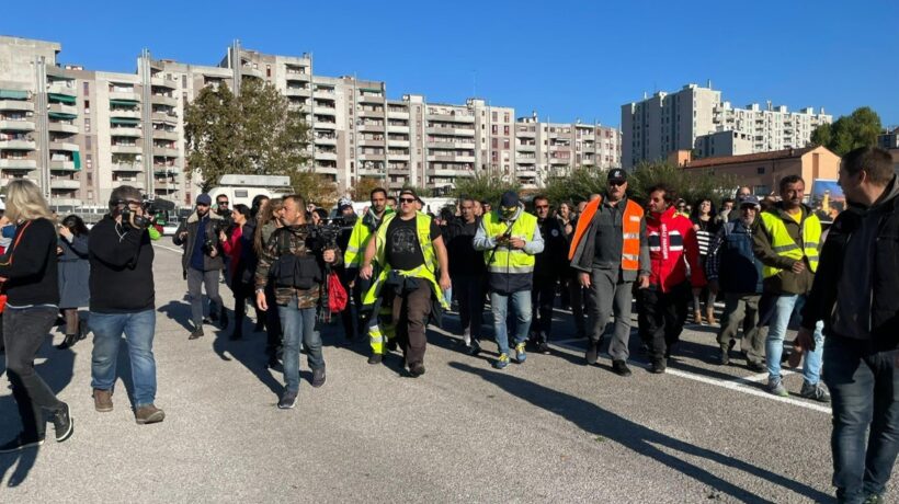 Denigrare le piazze non basta: ora le vogliono vietare