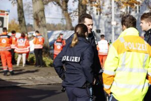 Terrore sul treno per Norimberga. Passeggeri pugnalati da un siriano