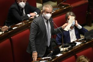 Sì alla fiducia, però la Lega fibrilla