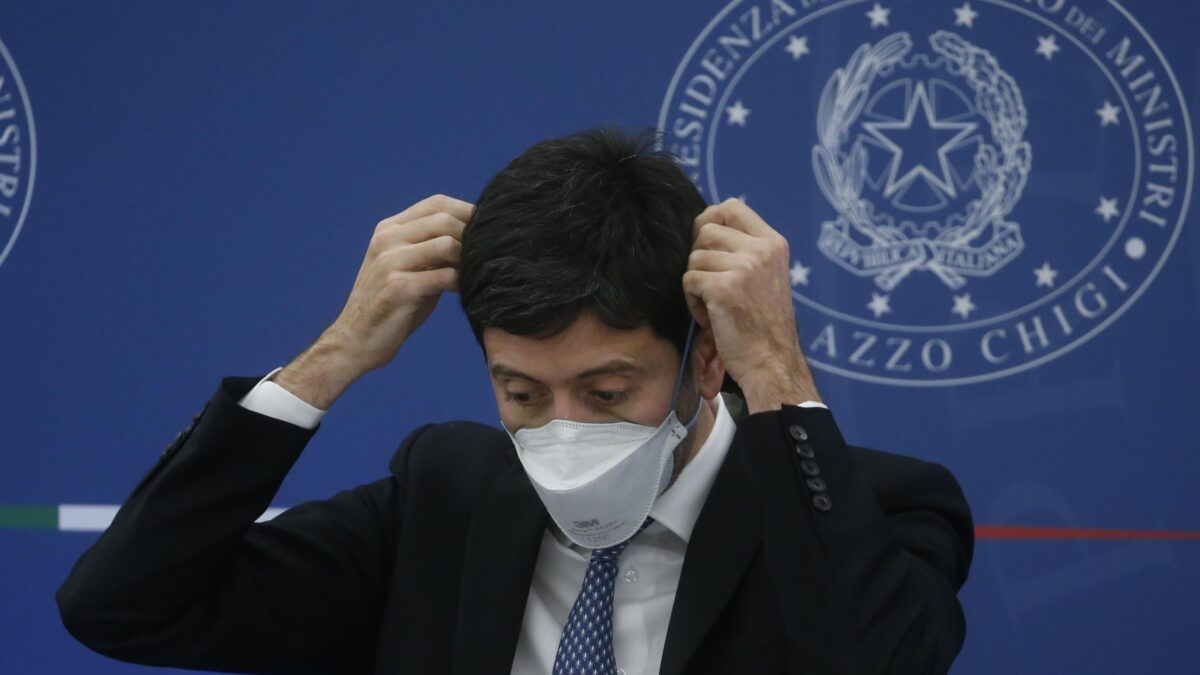 Pur di terrorizzarci con la variante manipolano i numeri
