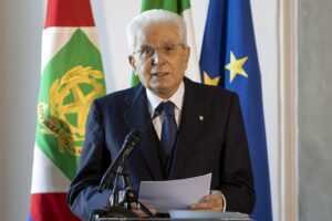 Il Covid mutante diventa la scusa per murare Draghi a Palazzo Chigi