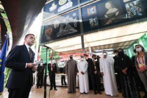 Draghi parla con gli sceicchi di Abu Dhabi. E Di Maio si allinea