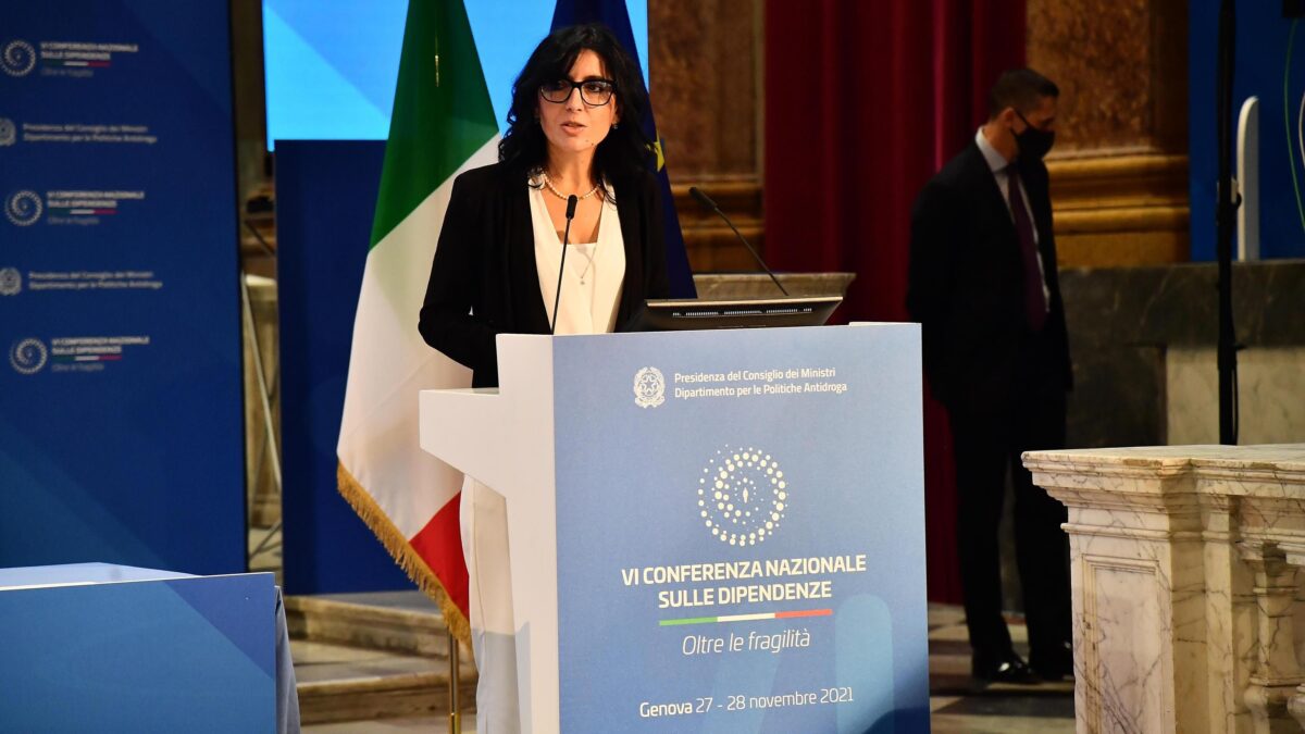 Giovani, bel ministro. La Dadone fa lo spot all’antiproibizionismo