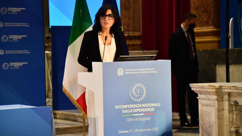 Giovani, bel ministro. La Dadone fa lo spot all’antiproibizionismo