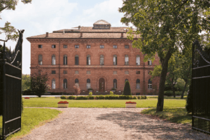 Ferrarini, la villa va all’asta. La produzione sarà delocalizzata