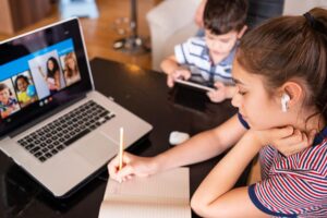 Tra annunci e smentite torna la Dad con regole diverse per fasce d’età