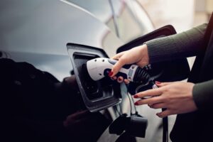La grande gretinata dell’auto full electric vettura «per poveri» che costa carissima