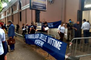 I familiari delle vittime si ribellano: «Commissione d’inchiesta da farsa»