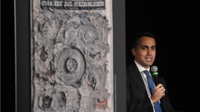 Di Maio bussa con il cappello in mano per affiliare i grillini ai socialisti Ue