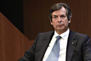 Messina dà le carte da grande elettore: Draghi resti a Chigi e Mattarella al Colle