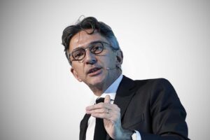 Bestia di Renzi, all’estero le mail di governo