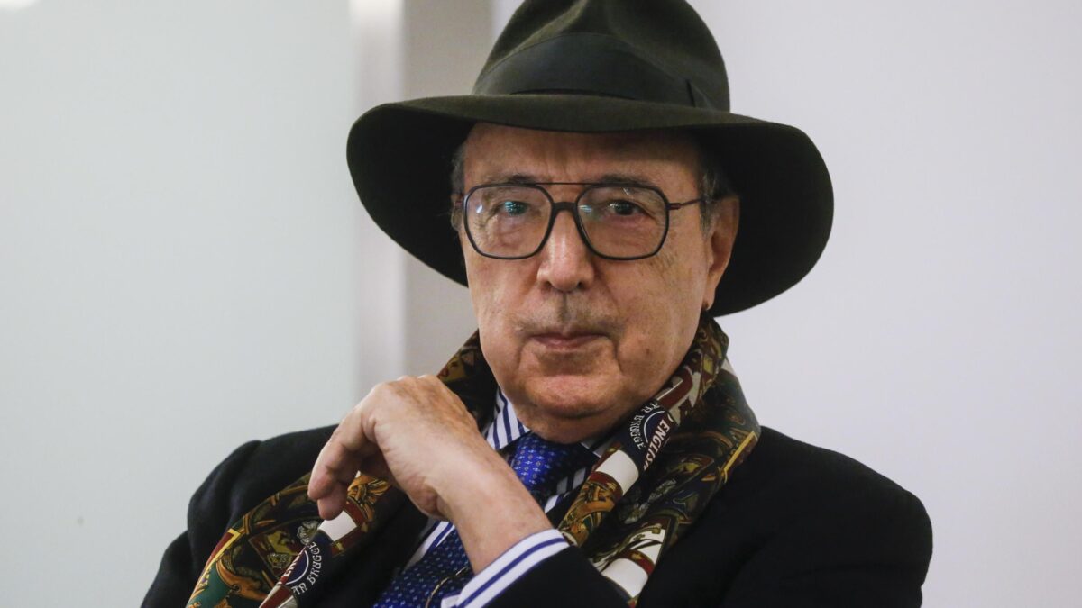 Pingitore: «Sono politicamente scorrettissimo perché per l’idiozia non c’è vaccino»