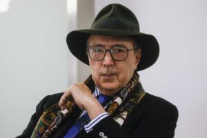 Pingitore: «Sono politicamente scorrettissimo perché per l’idiozia non c’è vaccino»