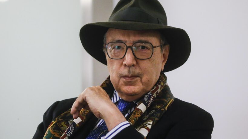 Pingitore: «Sono politicamente scorrettissimo perché per l’idiozia non c’è vaccino»