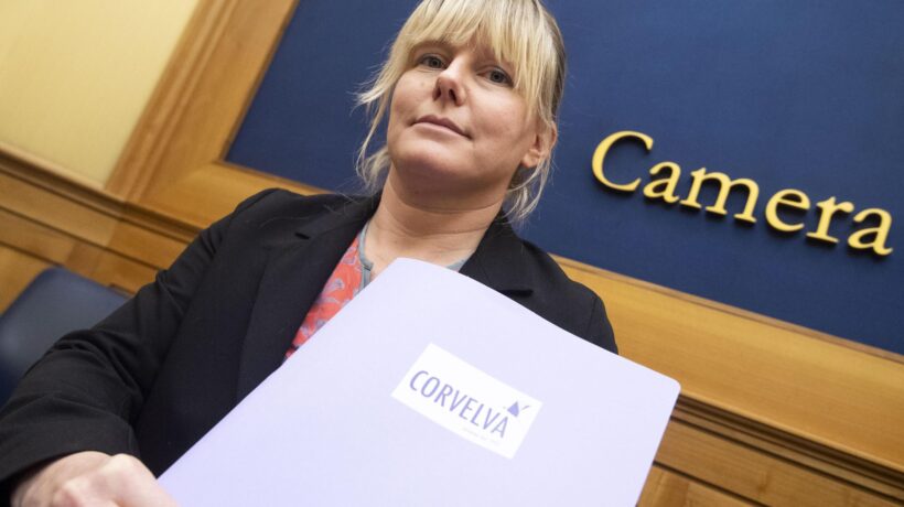 L’ex M5s Cunial vince il primo round: «Entri alla Camera senza la card»
