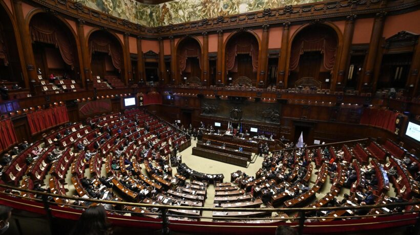 Camera e Senato finiti in ostaggio di decreti e fiducie