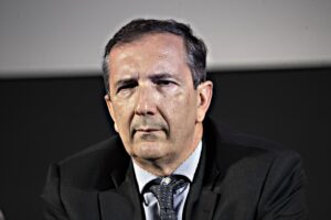 Il fondo Usa offre 11 miliardi per Tim e tende la mano al governo sulla rete