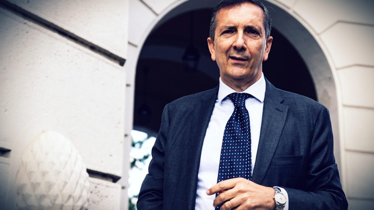 Governo pronto a parlare americano ma non vuole cedere tutta la rete Tim
