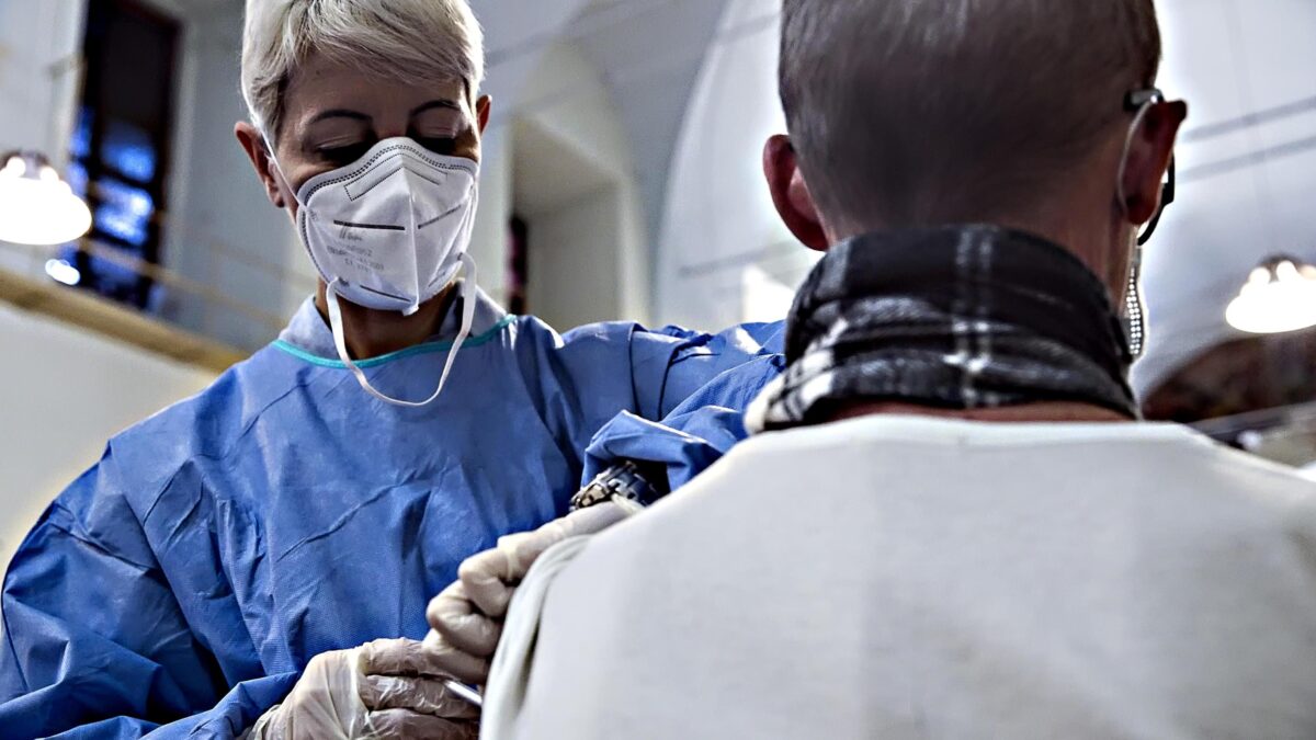Con la medicina del vaticinio questo delirio non finirà  mai