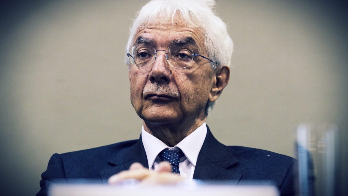 Cambia il vertice Tim, Vivendi brinda. Per ora