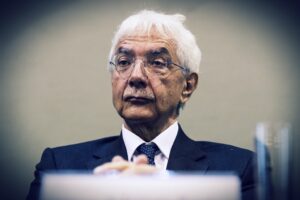 Cambia il vertice Tim, Vivendi brinda. Per ora