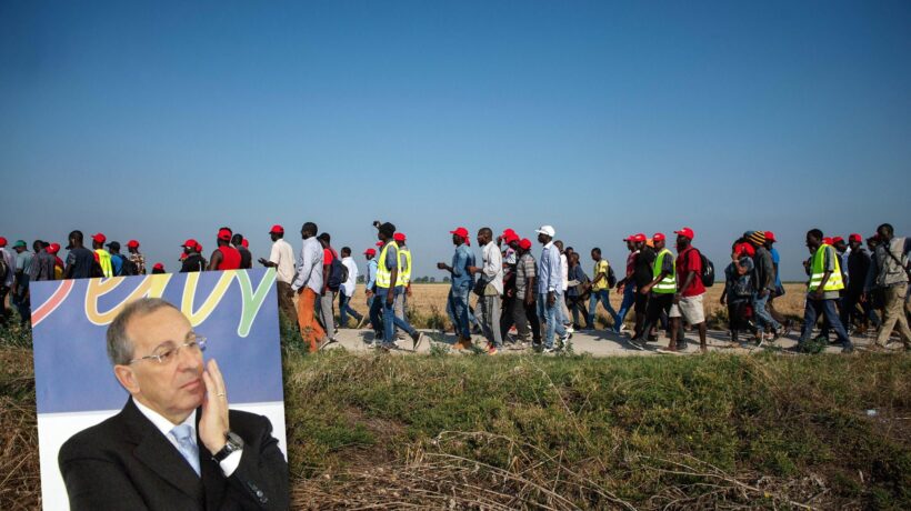La moglie è indagata per caporalato. Si dimette il capo dell’immigrazione