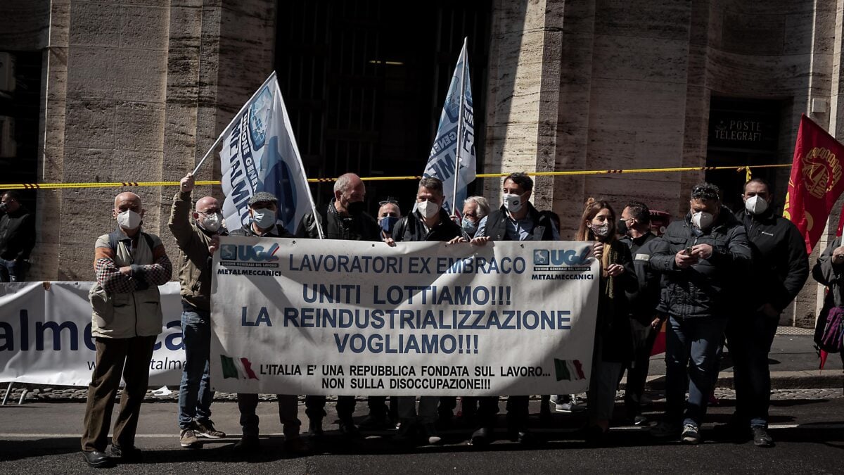 Dopo 18 anni di promesse dei politici i dipendenti Embraco restano a casa