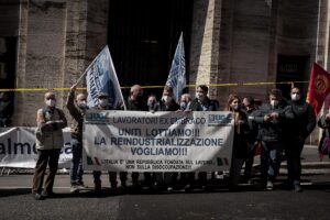 Dopo 18 anni di promesse dei politici i dipendenti Embraco restano a casa