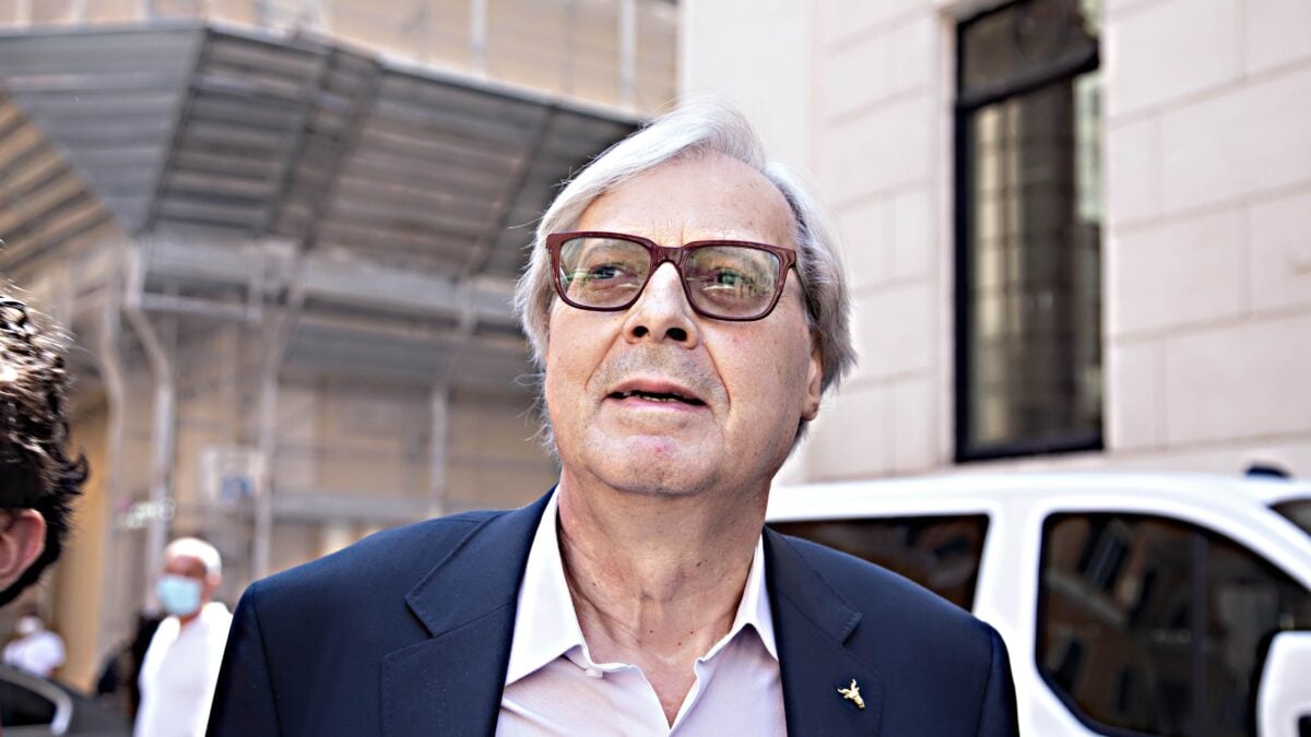Sgarbi: «L’intellettuale deve stare sui social. Sennò vince Fedez»