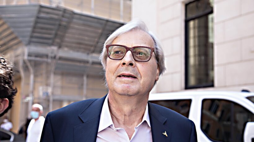 Sgarbi: «L’intellettuale deve stare sui social. Sennò vince Fedez»