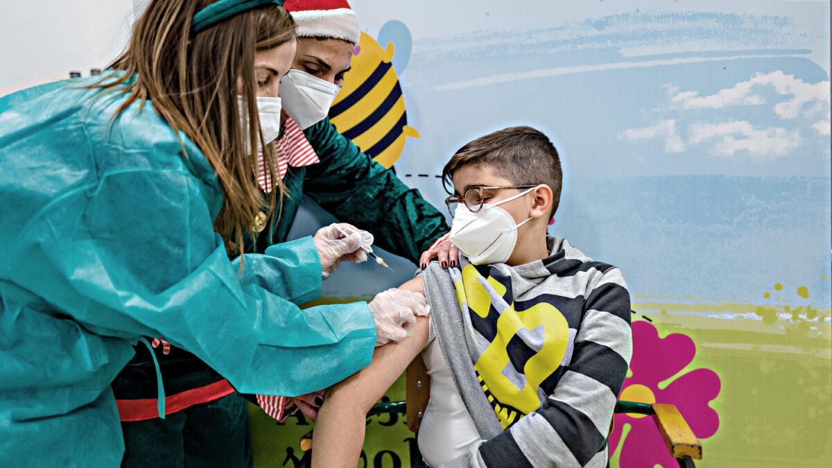 Scuola e vaccini, il grande ricatto