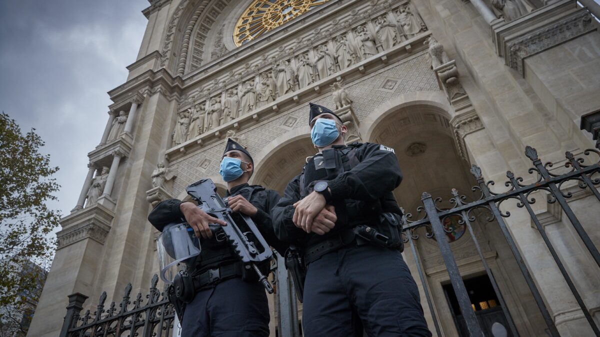 La via crucis dei cristiani francesi: 686 attacchi a chiese e sacerdoti
