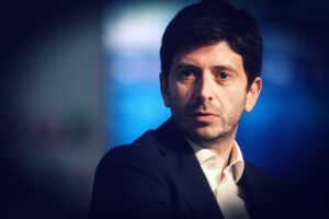 «Vaccino obbligatorio per lavorare»
