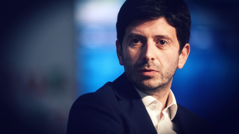 «Vaccino obbligatorio per lavorare»