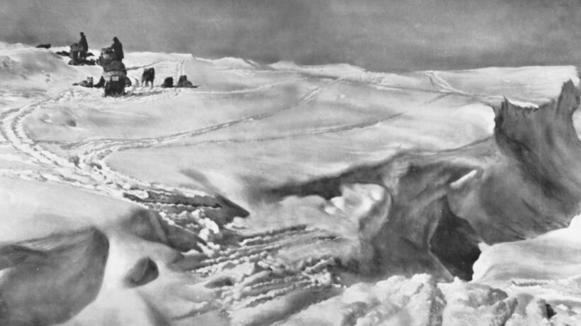 il gruppo di Amundsen dopo il passaggio nei pressi di un crepaccio (Getty Images)