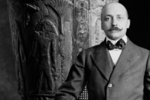L’omaggio di Marinetti agli sposi: una mummia follemente innamorata