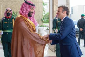 Dopo i Rafale, Macron fa il tour d’Arabia
