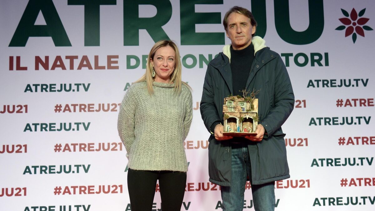 Renzi fa un assist al centrodestra: «Tocca a voi, tiriamo fuori un nome»