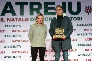 Renzi fa un assist al centrodestra: «Tocca a voi, tiriamo fuori un nome»