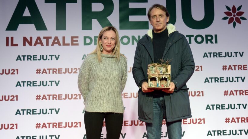 Renzi fa un assist al centrodestra: «Tocca a voi, tiriamo fuori un nome»