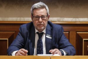 Caro senatore voltagabbana, come posso fidarmi di lei?