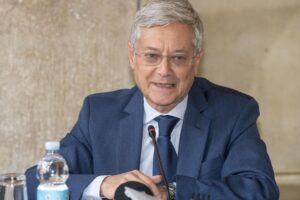 Claudio Marazzini: «Boccio l’asterisco: si usa solo per avere visibilità mediatica»