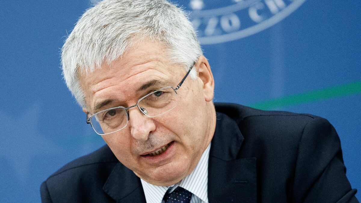 La maggioranza litiga sulla manovra. Almeno c’è il rinvio delle cartelle