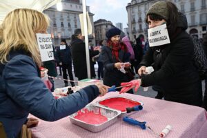 Ecco l’ultima trovata dei «buoni»: un marchio d’infamia per i no vax
